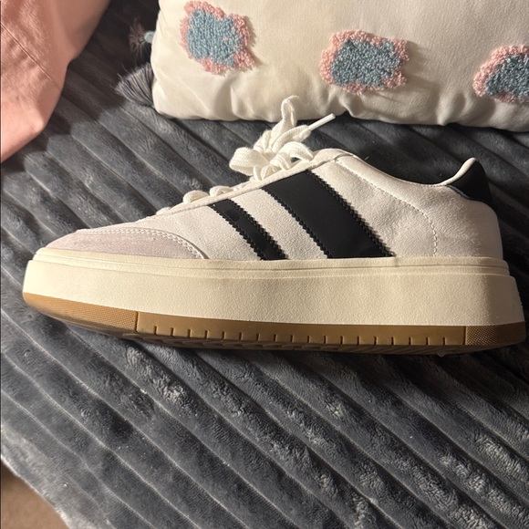 Classic White and Black Women's Sneakers - Picture 2 of 3